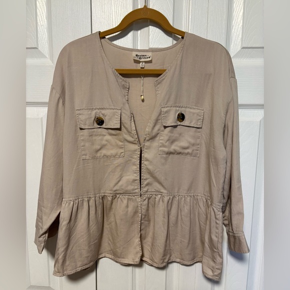Hester & Orchard Tops - NWOT Hester & Orchard Taupe Button-Pocket Peplum Top